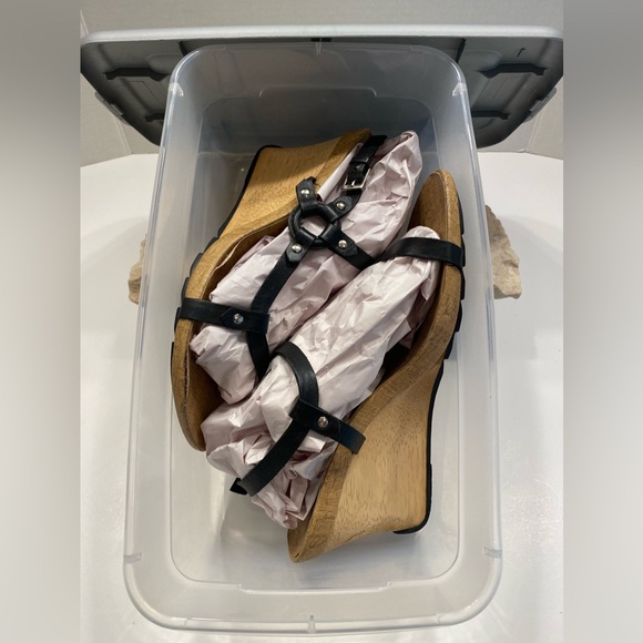 Kenneth Cole Reaction Black Leather Strappy Wedge Heeled Sandals Sz 9.5 - Picture 11 of 11